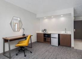 Holiday Inn Express & Suites BENTONVILLE by IHG 5