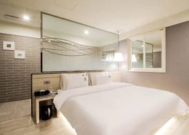 2Night Hotel 5