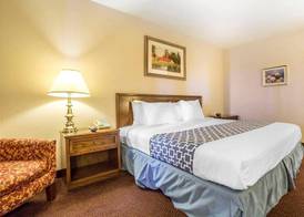 ECONO LODGE INN & SUITES SANDY 5