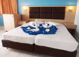 Leonidas Hotel & Studios 4