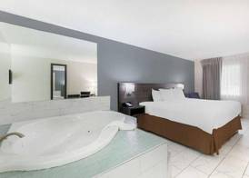 Downtown Inn & Studio Suites 4