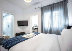 Modern Studio l King Bed & Work Corner 2