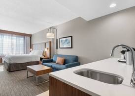 Holiday Inn Express & Suites CORALVILLE by IHG 5