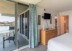Bay Club Resort by CoolVacay 3