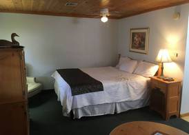 Whispering Pines Lodge 5