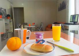 Barcelona City Street Hostal 4