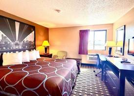 Super 8 by Wyndham Melrose 4