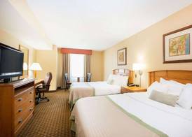 Ramada by Wyndham Des Moines Tropics Resort & Conference Ctr 4