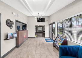 Super 8 by Wyndham Lantana West Palm Beach 3