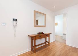 Stylish Garden View Apartment 2