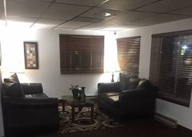 Sunset Inn & Suites - Lincoln Airport 2