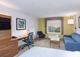 Holiday Inn Express & Suites ELKHART NORTH by IHG 2