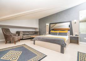 COMFORT INN SUITE 4