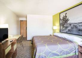 Super 8 by Wyndham Kingman 3