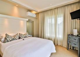 Hermanus Beachfront Lodge 2
