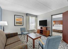 Best Western Plus Fresno Airport Hotel 4
