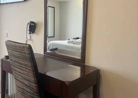 Riverside Hotel 5
