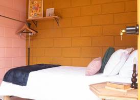 Lolas Hostal 5