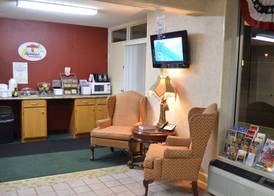 Super 8 by Wyndham Tifton 4