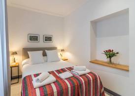 REY DE SEVILLA FLATS - Arenal 2