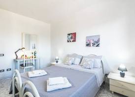Happy Grey House 4