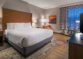 La Quinta Inn & Suites by Wyndham Flagstaff East I-40 5