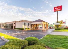 Econo Lodge & Suites Clarksville near Governors Square Mall 2