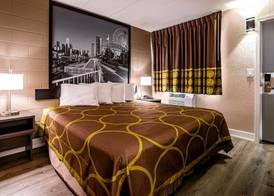Super 8 by Wyndham Rockford South 3