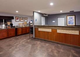 Blythe Hotel 5