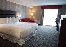Ramada by Wyndham Jacksons Point 4