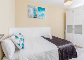 AYZ Villegas - Auto check-in property 4