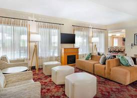 Best Western Plus Howe Inn 4
