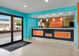 Howard Johnson by Wyndham Chattanooga Lookout Mountain I-24 5