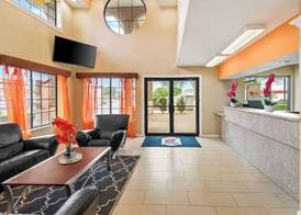 Super 8 by Wyndham Grand Prairie Southwest 3