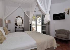 Villa Casa Tulipa Sleeps 4 with Pool Garden & A c 2