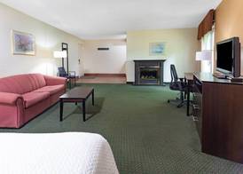 Travelodge by Wyndham Bracebridge 5