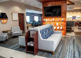 Holiday Inn Express & Suites MASON CITY by IHG 4
