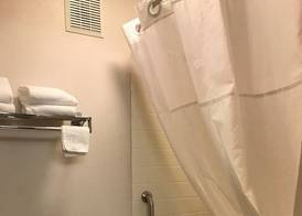 Days Inn & Suites by Wyndham Gresham 4