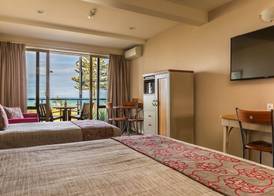 Pebble Beach Motor Inn 5