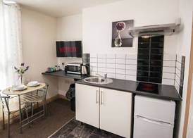 Snooze Apartments Flat 51 2