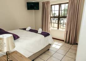 2-Bedroom Apartment within 1km of The Point Beach 2