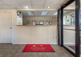 Econo Lodge Dewitt I-90 4