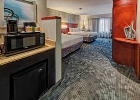 Courtyard by Marriott Alexandria 4