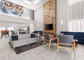 La Quinta Inn & Suites by Wyndham Ft. Pierce 2