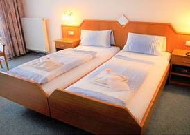 Waldhotel Feldbachtal 4