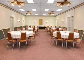 Super 8 by Wyndham Norman 5