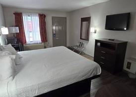 Days Inn by Wyndham Clinton 3