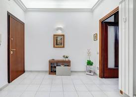 Cozy 2-Bedroom Flat with Balcony 2