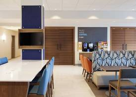 Holiday Inn Express & Suites Alexandria by IHG 2
