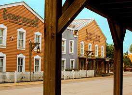 Disney Hotel Cheyenne + Tickets 2
